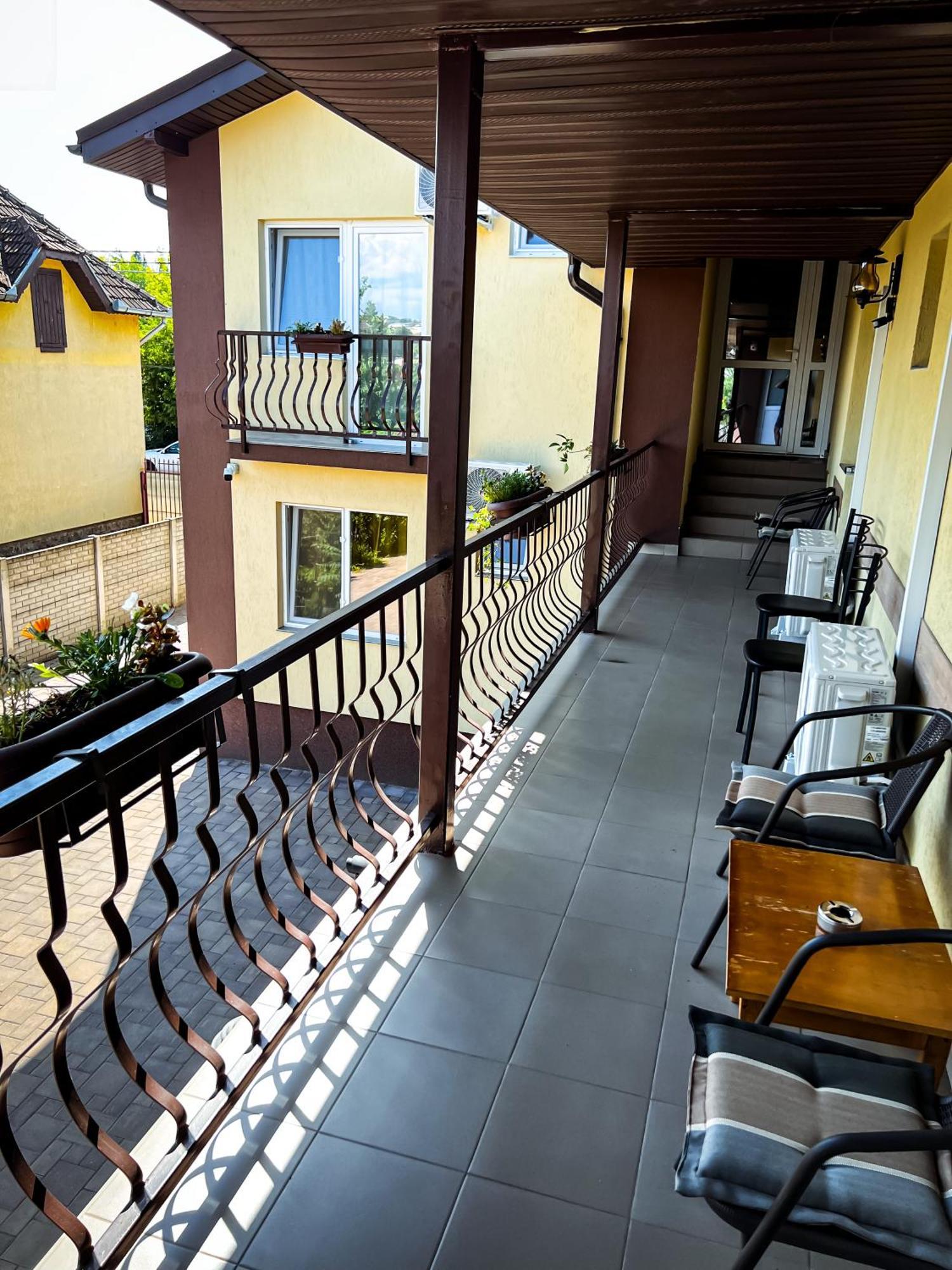 Pensiune Carpati Hunedoara Ngoại thất bức ảnh